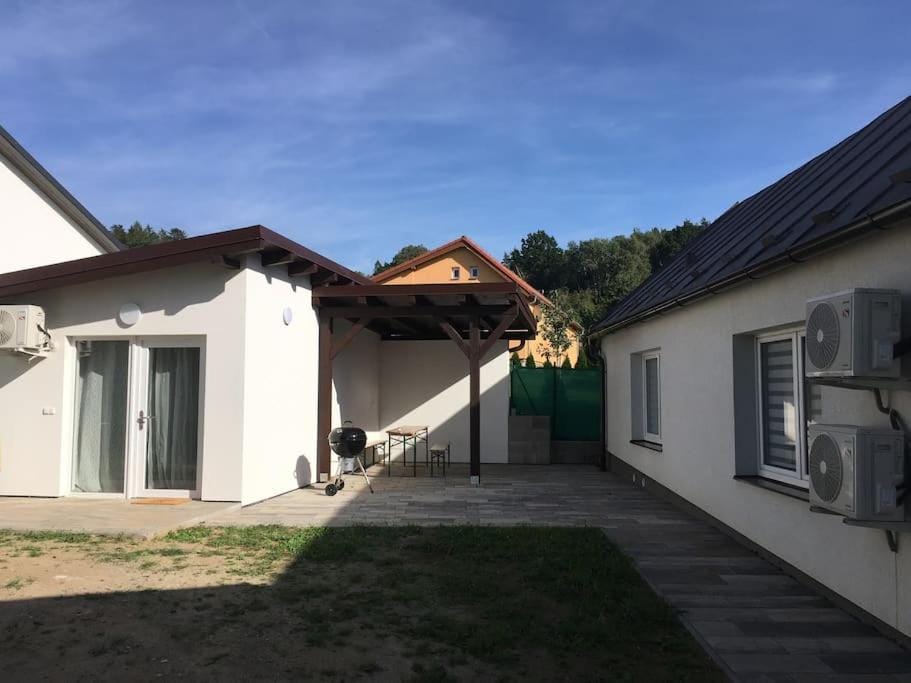 Apartmány U Hadiny Apartment in Czechia
