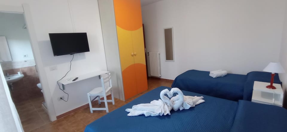 TV and multimedia, Photo of the whole room, Bedroom