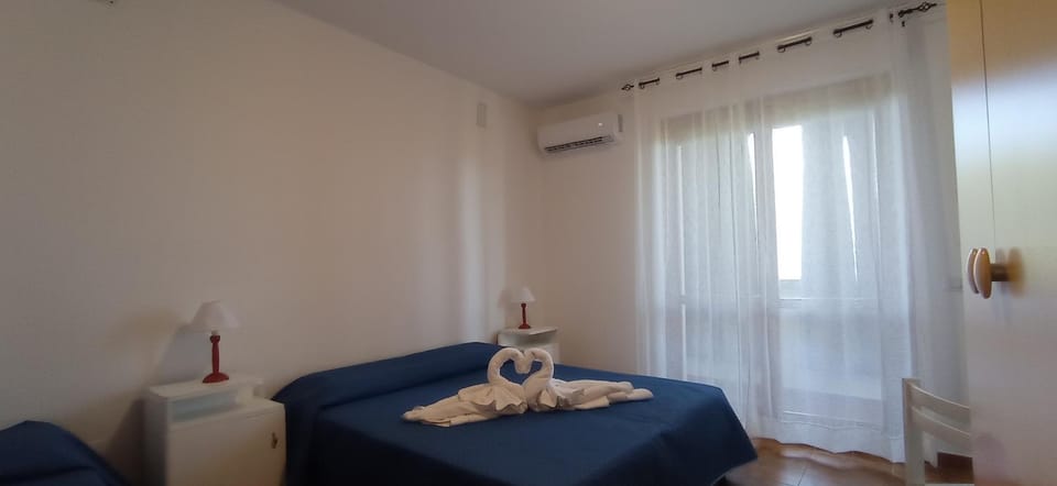 Bedroom, air conditioner