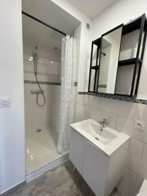 Shower, Bathroom