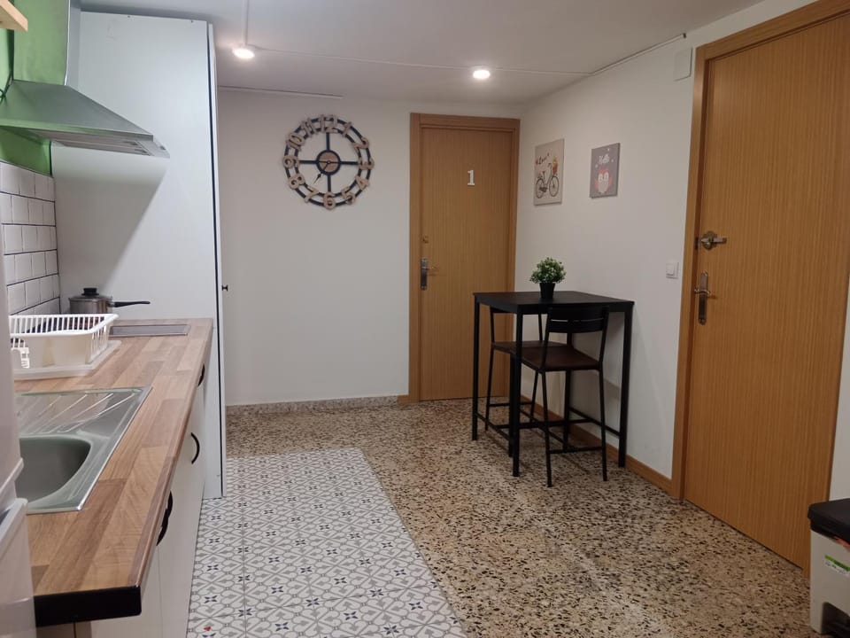 Kitchen or kitchenette, Kitchen or kitchenette, Dining area, minibar, stove