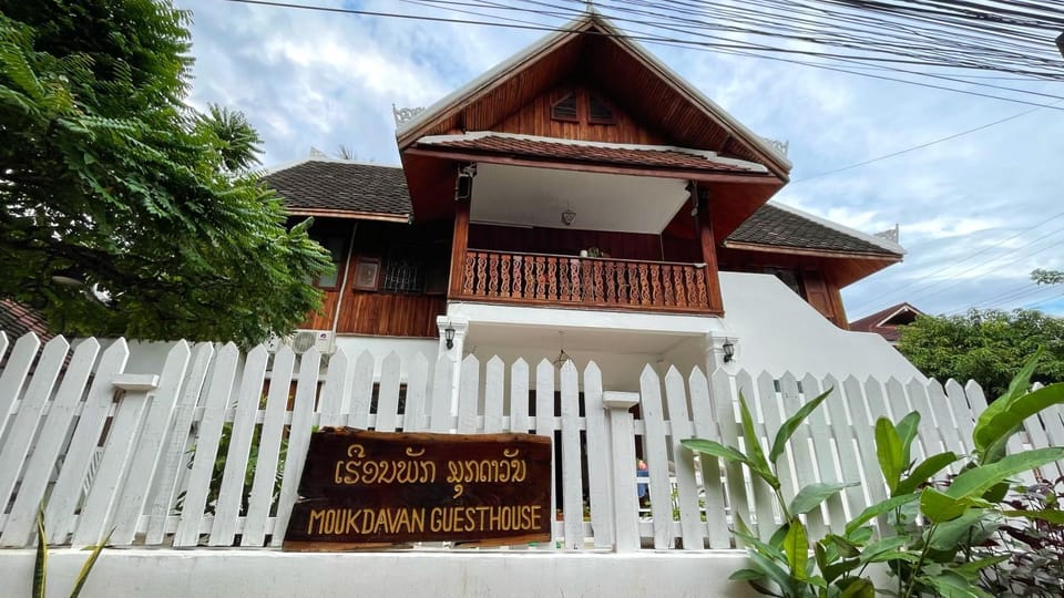 Property building, Day, Balcony/Terrace
