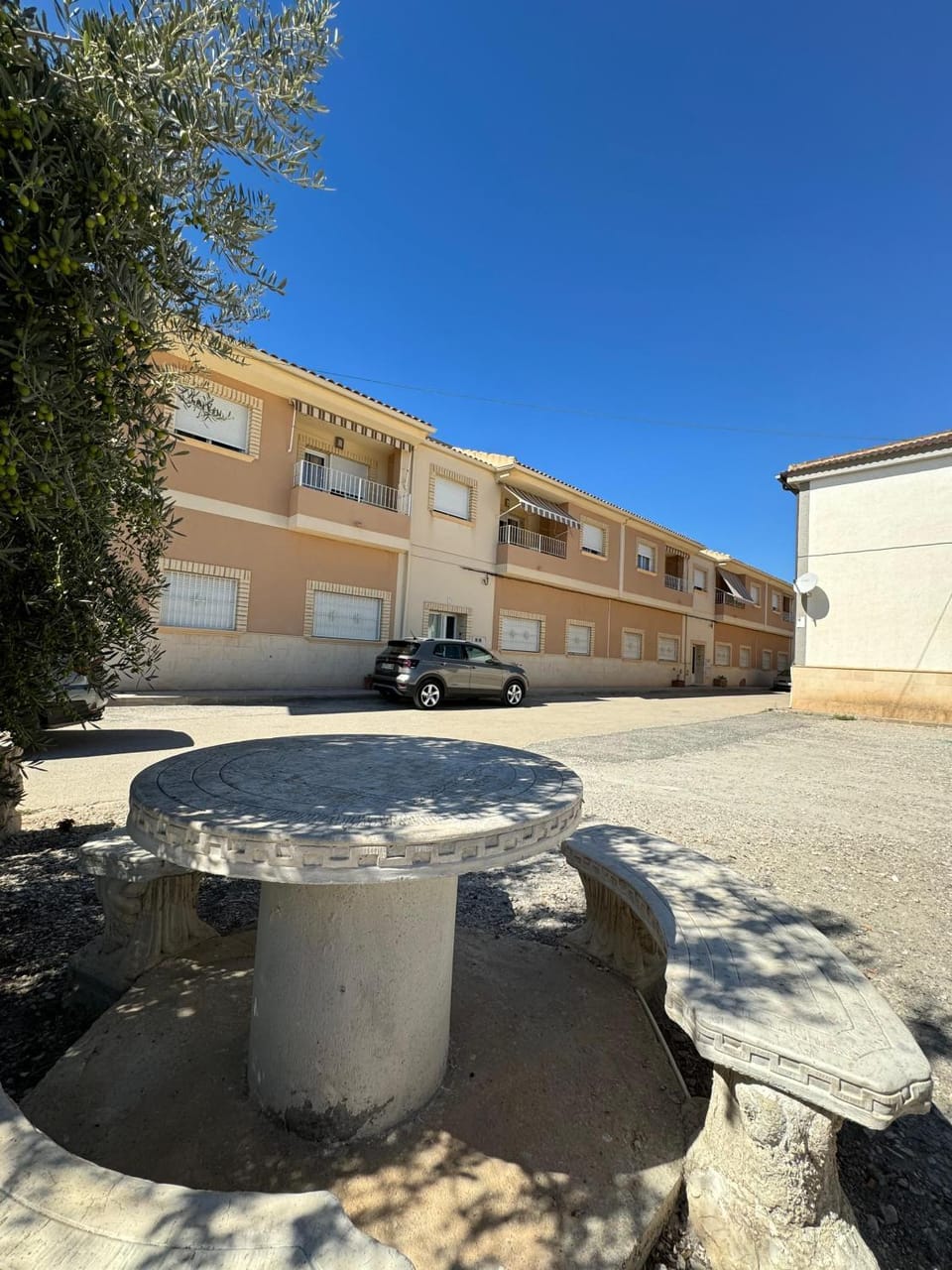 Property building, BBQ facilities, Garden, Location, Parking