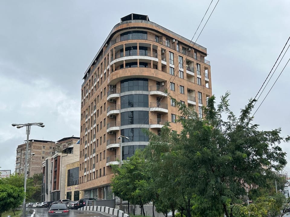 Verin Antarayin street, 3 bedrooms Unique, Luxury apartment MM500 Apartment in Yerevan