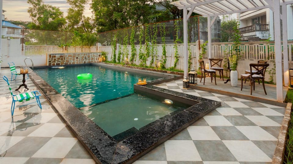 Seating area, Swimming pool