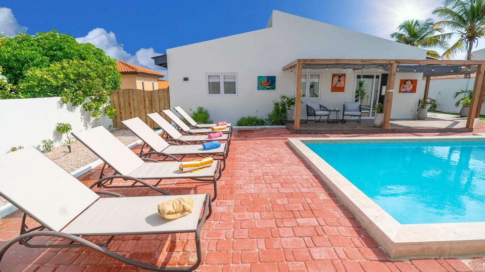 Swimming pool, sunbed