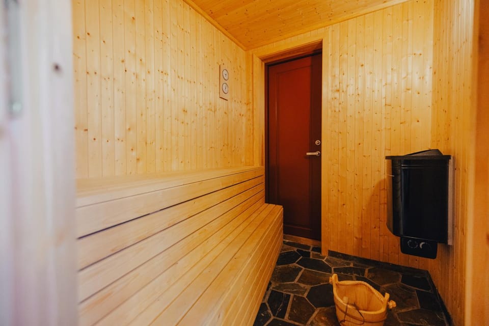Arctic Fishermans Lodge- SAUNA included House in Lofoten