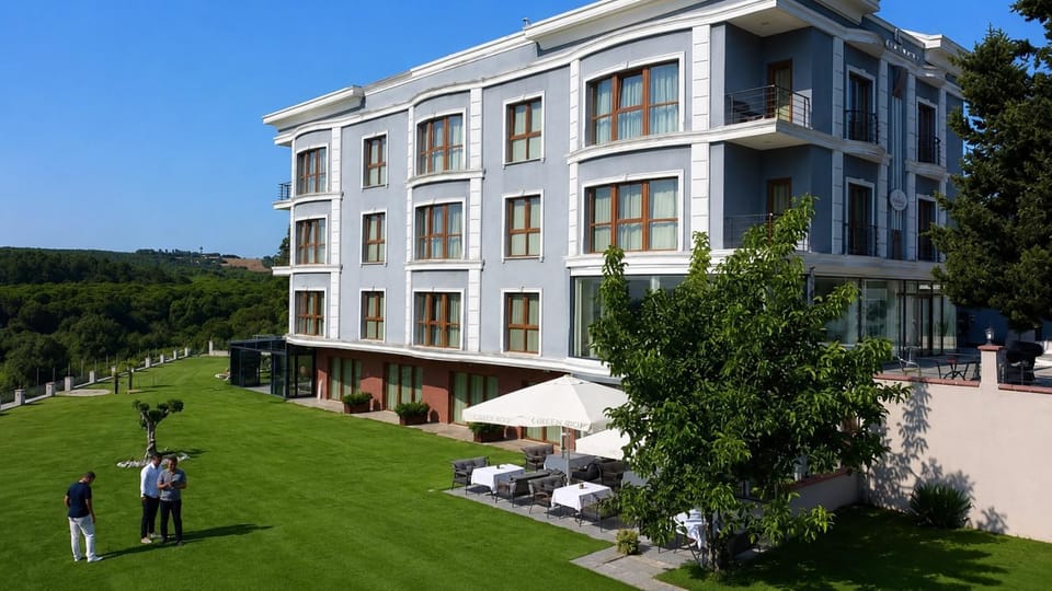 Property building, Day, Natural landscape, Garden, Garden view