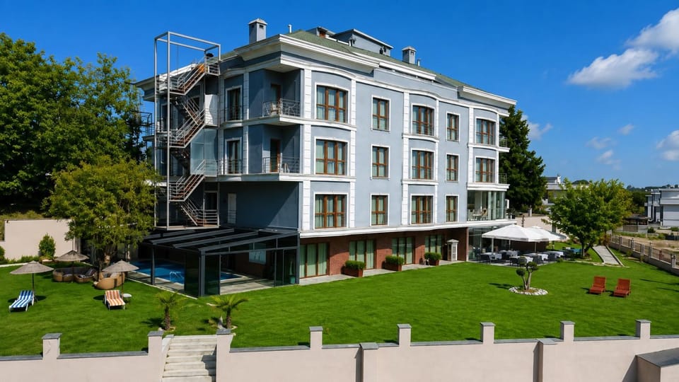 Property building, Spring, Day, Garden view