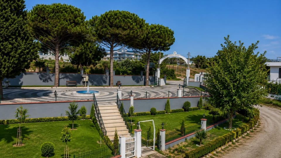 Facade/entrance, Garden