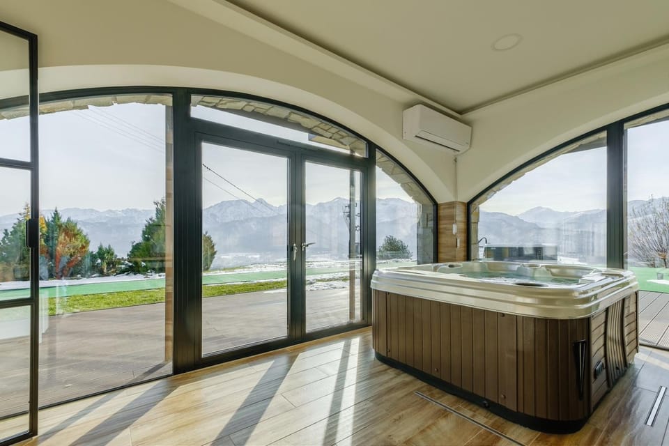 View (from property/room), Balcony/Terrace, Mountain view