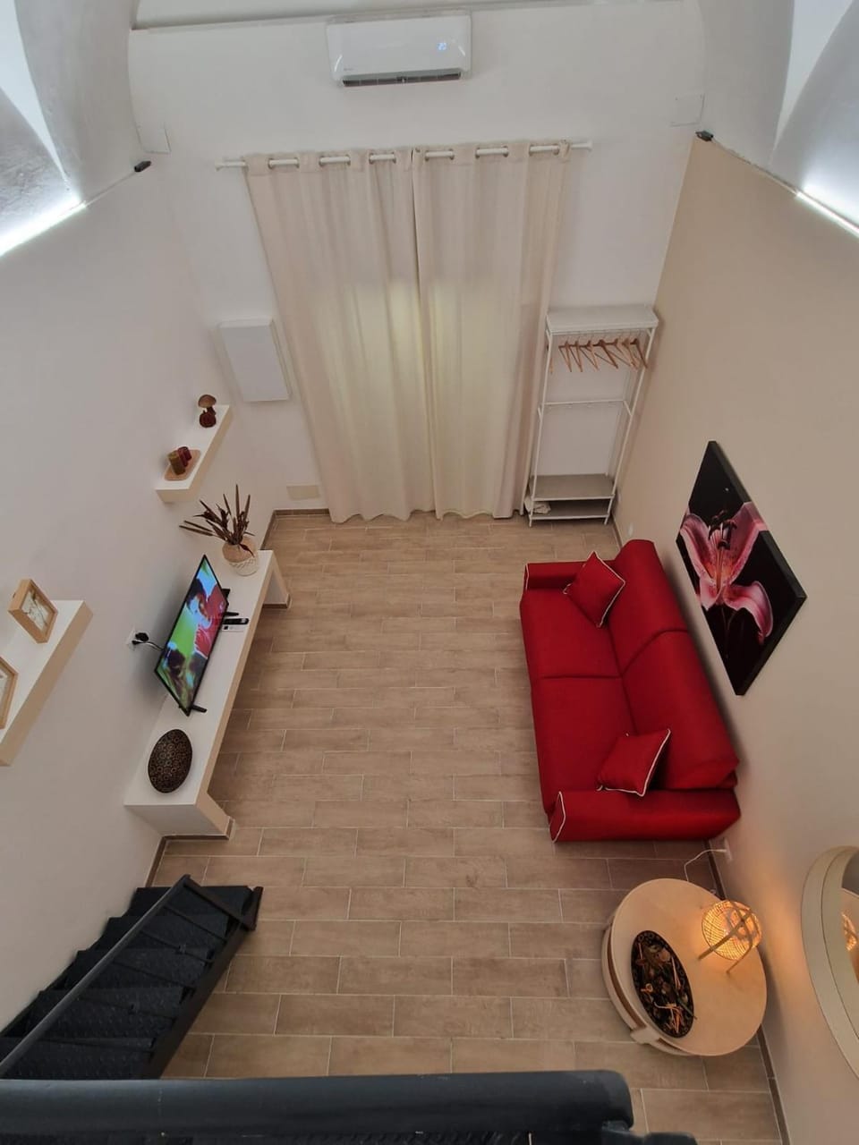 TV and multimedia, Living room, Photo of the whole room, Seating area, air conditioner