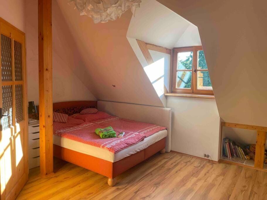 Bed, Photo of the whole room, towels