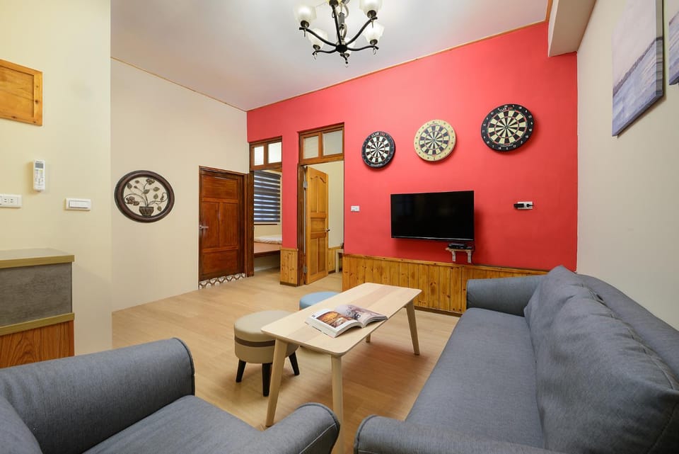 TV and multimedia, Living room, Seating area, Evening entertainment