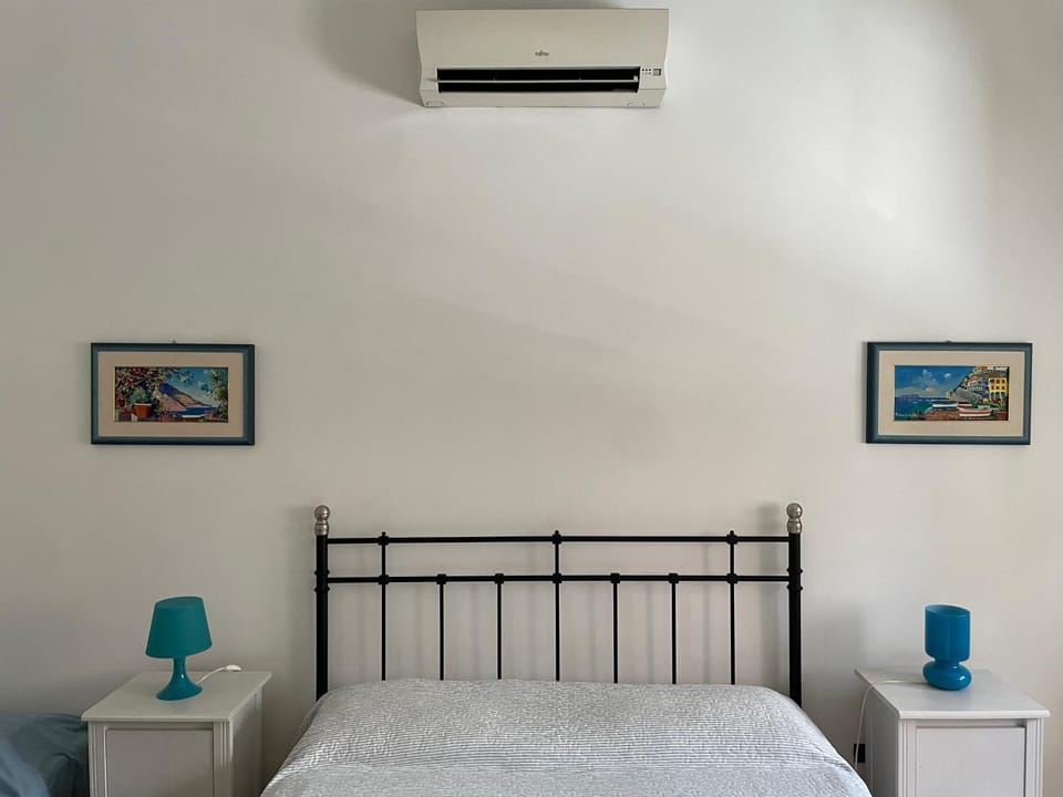 Bed, Bedroom, air conditioner