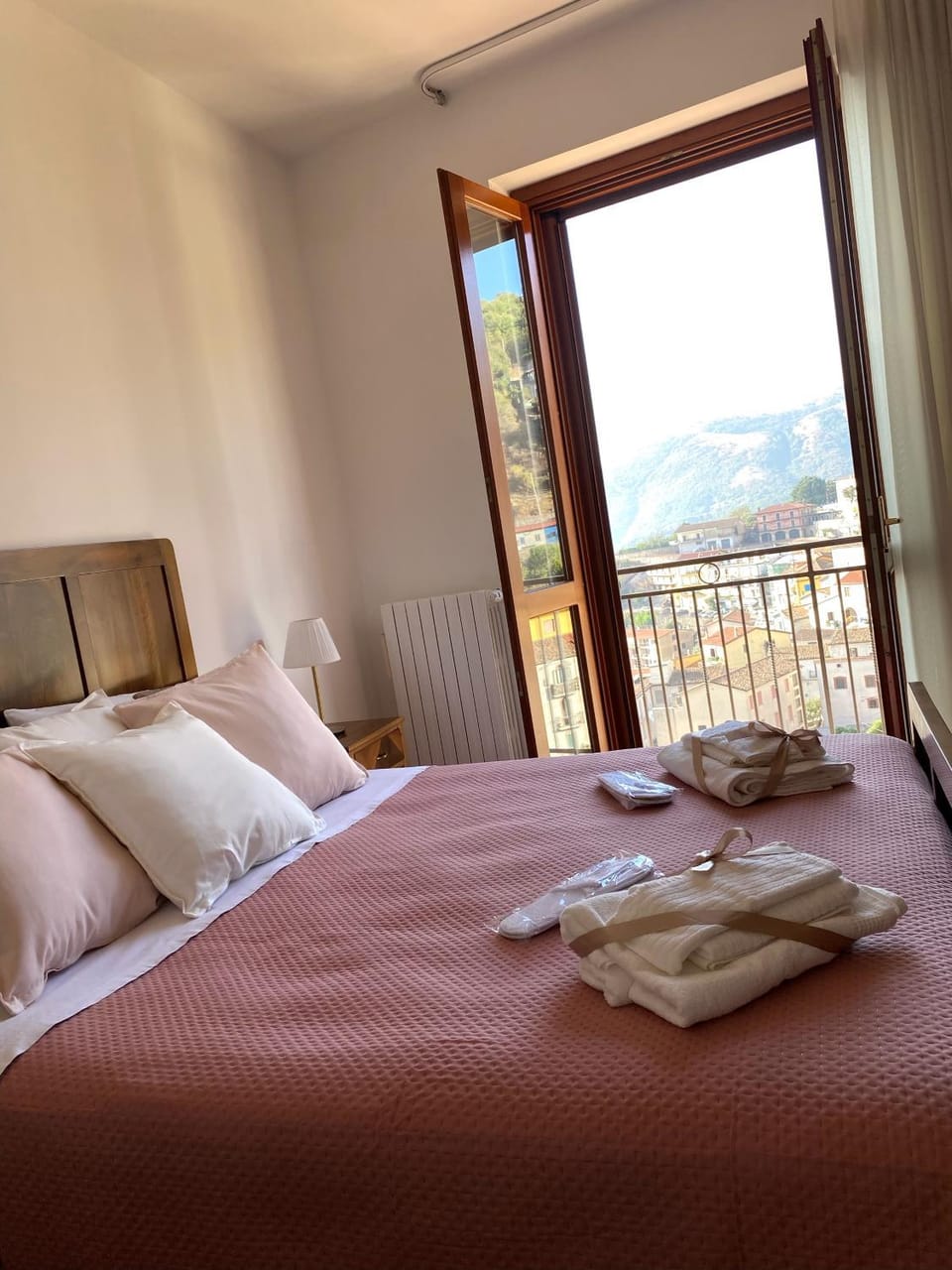 Bed, View (from property/room), Balcony/Terrace, Photo of the whole room, Bedroom, towels
