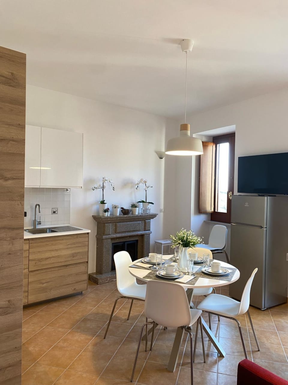 Kitchen or kitchenette, Dining area, stove