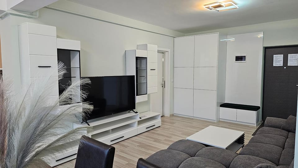 Communal lounge/ TV room, TV and multimedia, Living room, Seating area