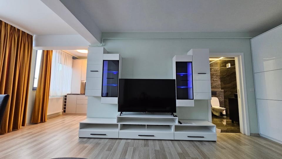 Communal lounge/ TV room, TV and multimedia, Seating area