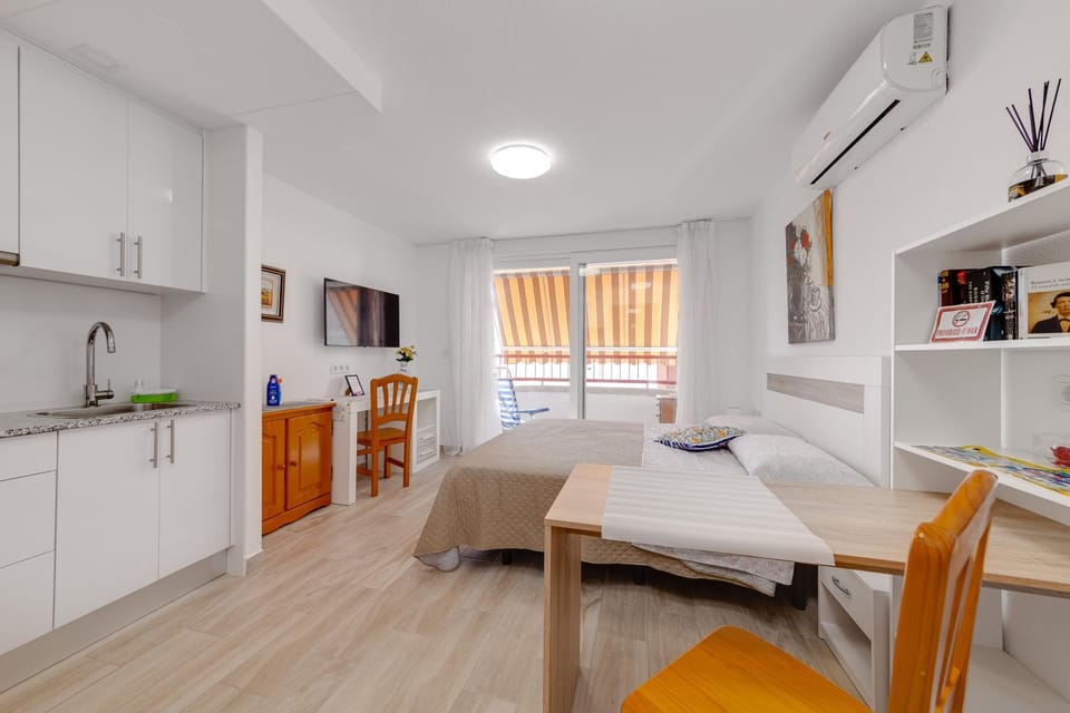 Bed, Kitchen or kitchenette, Living room, Photo of the whole room, Seating area, Dining area, Bedroom