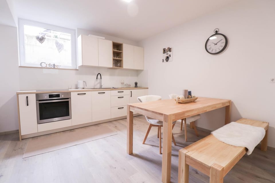 Dining area, kitchen