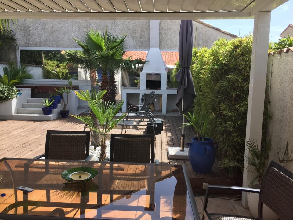 Inner courtyard view