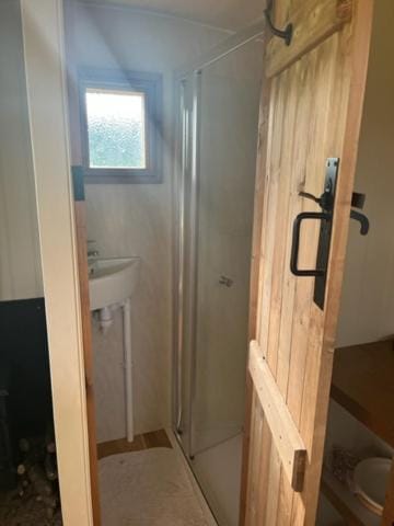 Honeysuckle Shepherd's Hut Luxury tent in England