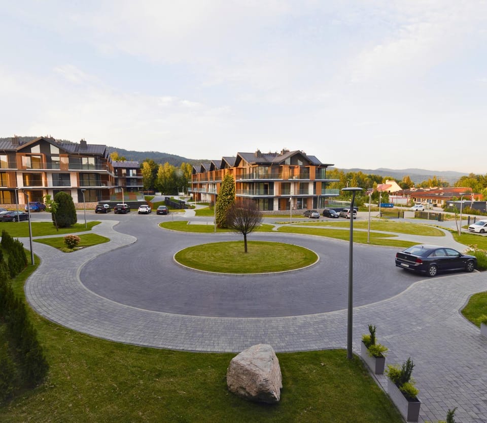 Day, Neighbourhood, Balcony/Terrace, Balcony/Terrace, Street view, Parking