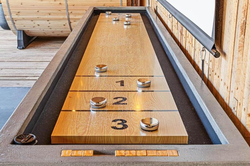 Longhaus: Modern Minimalist Luxury Home: Firepit, outdoor kitchen, pets Villa in North Carolina