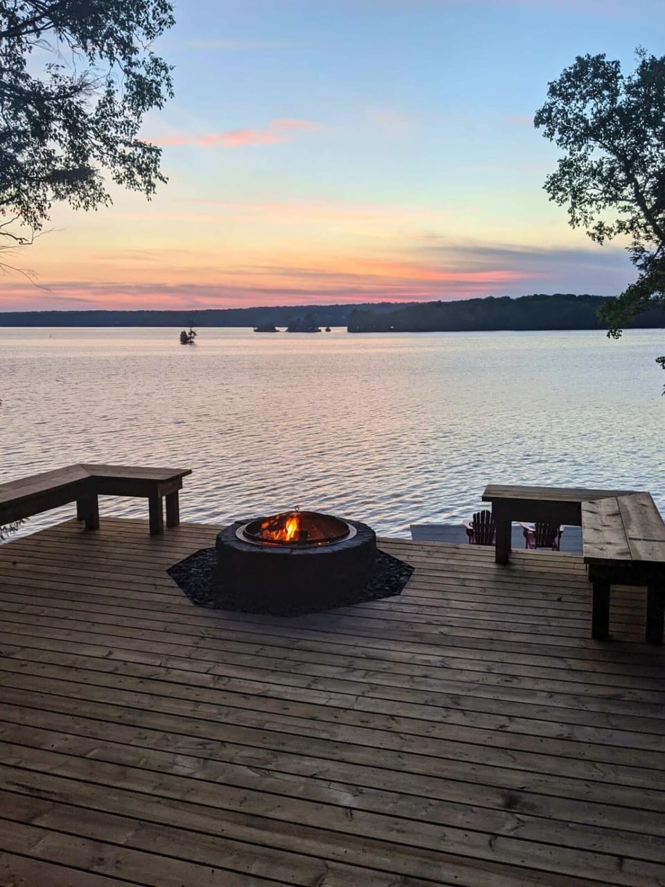 Waterfront open concept dream cottage with hot tub House in Rideau Lakes
