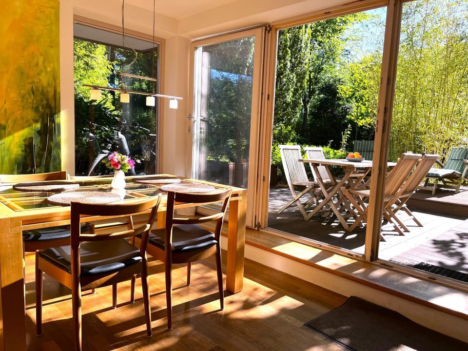 Day, Garden, Seating area, Dining area, Garden view