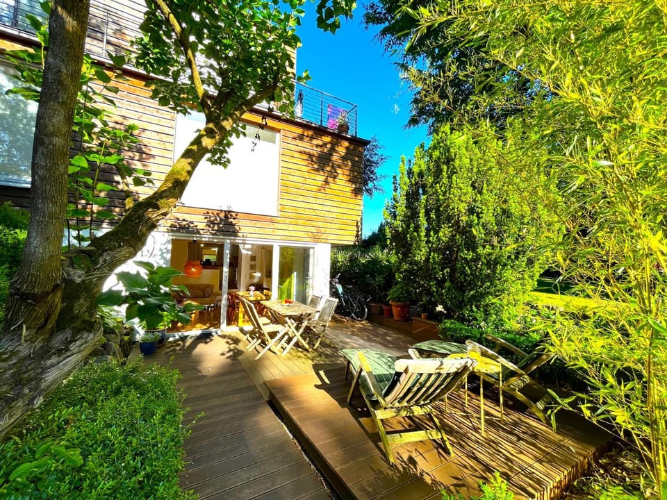 Property building, Spring, Day, Garden, Garden, Balcony/Terrace, Balcony/Terrace, Garden view