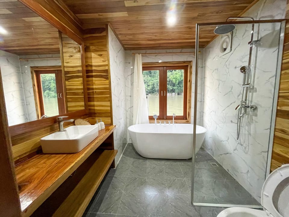 Shower, Toilet, Bathroom, Bath
