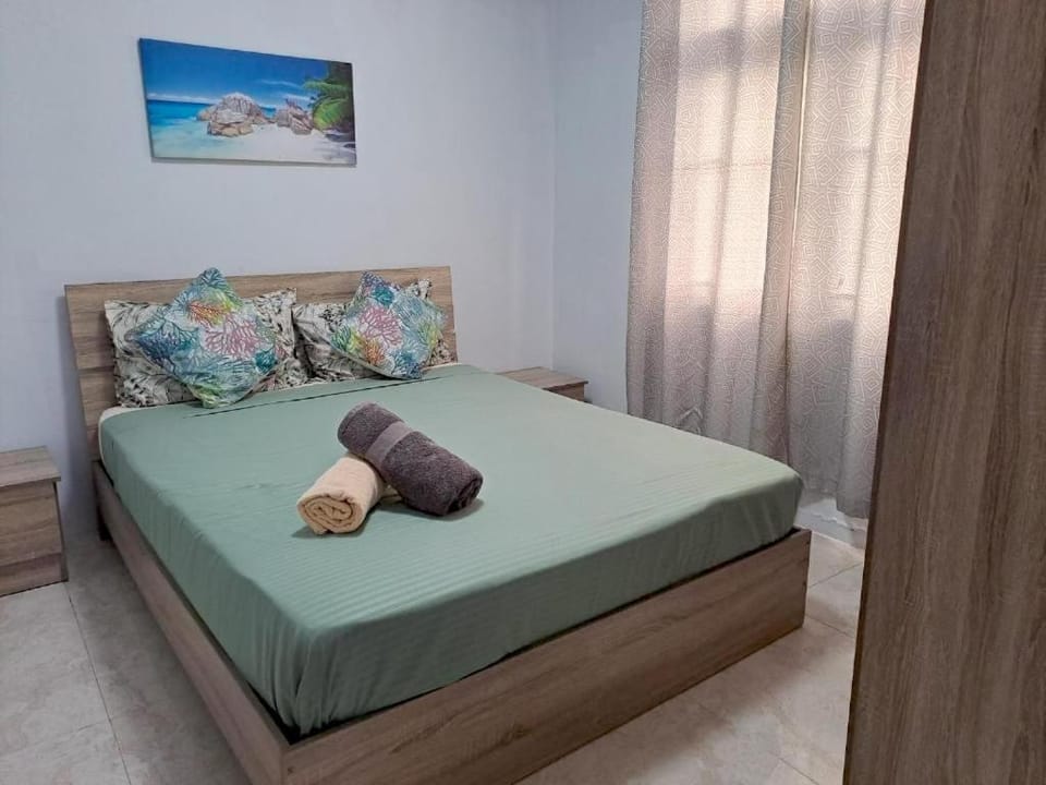 2BR Beach Apartment 3min Walk to Flic en Flac Beach with Balcony AC Apartment in Flic en Flac