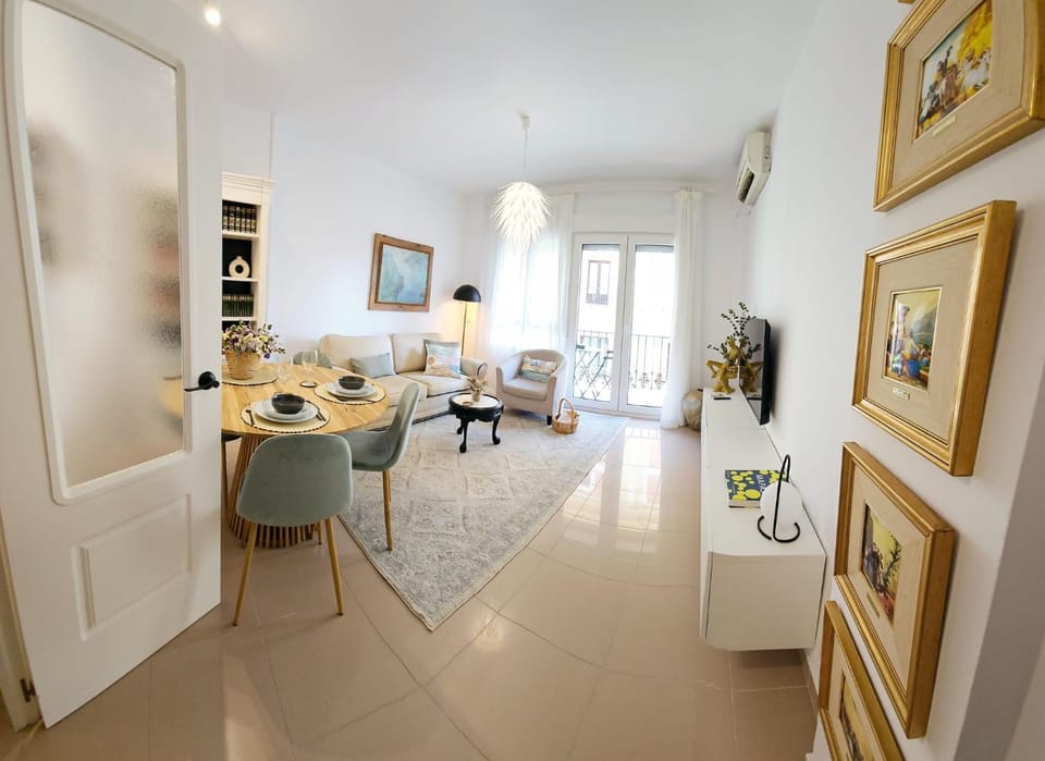 TV and multimedia, Seating area, Dining area
