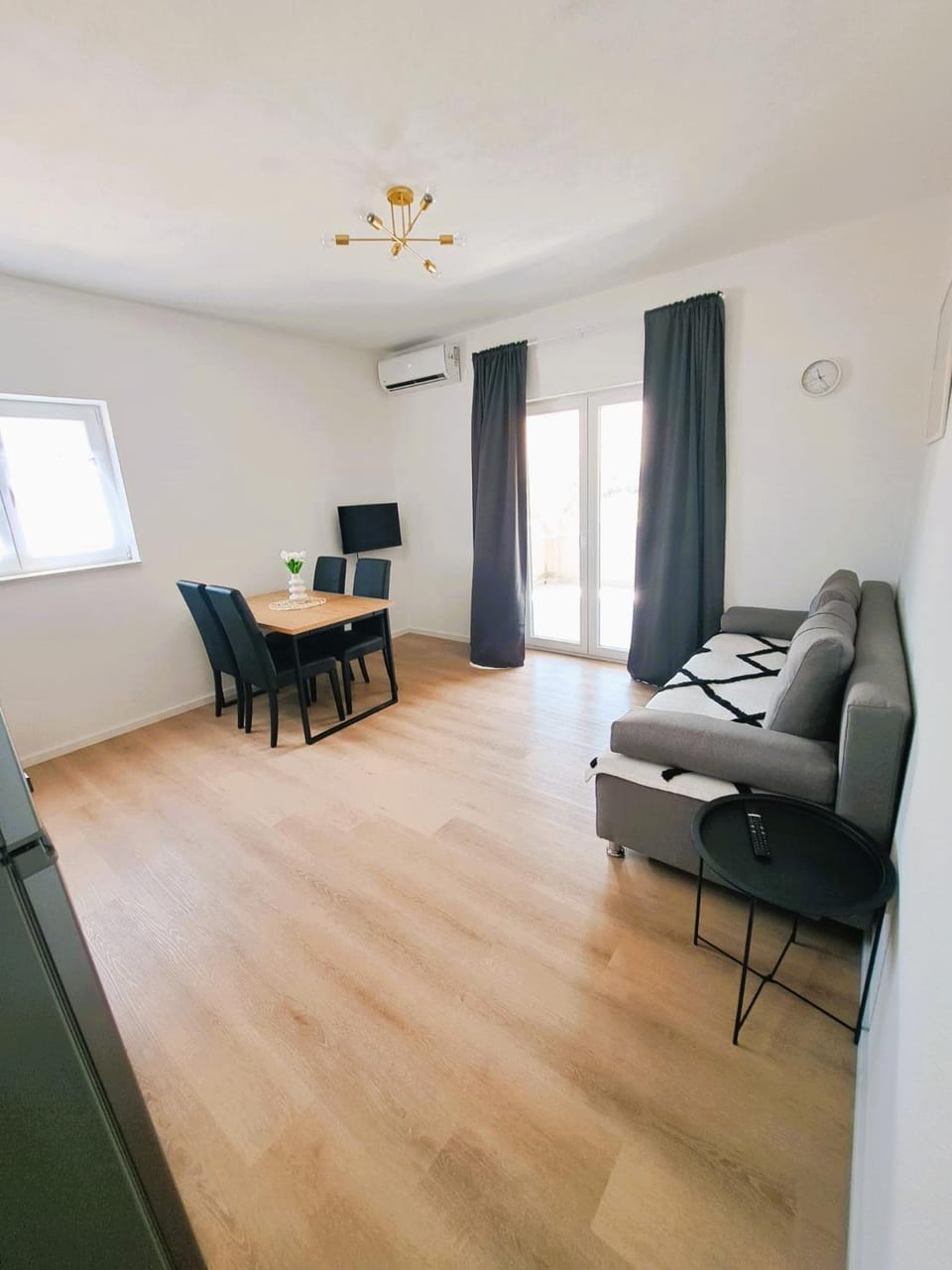 TV and multimedia, Living room, Seating area, Dining area