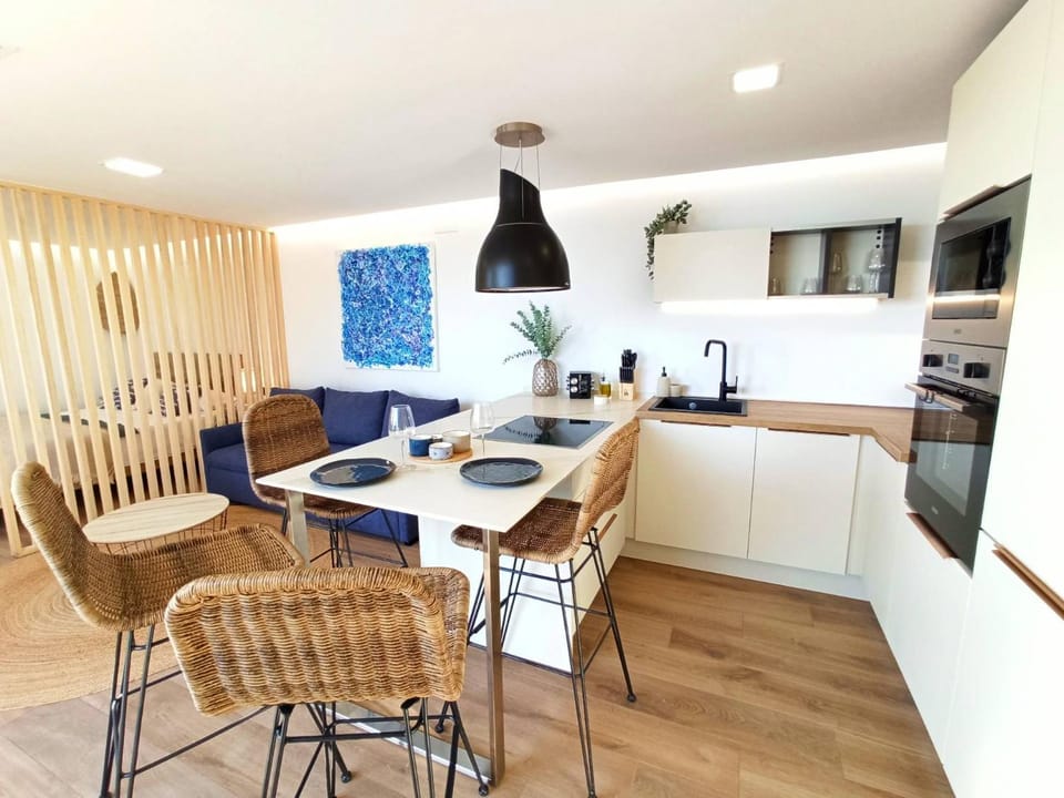 Kitchen or kitchenette, Dining area, dishwasher, minibar, pet friendly, stove, washing machine, kitchen