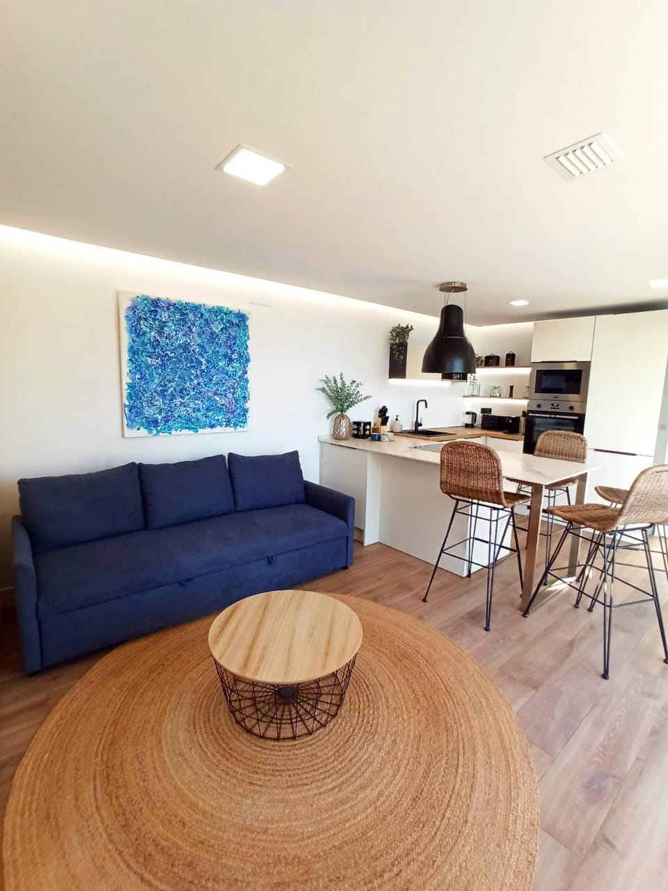 TV and multimedia, Dining area, kitchen, air conditioner