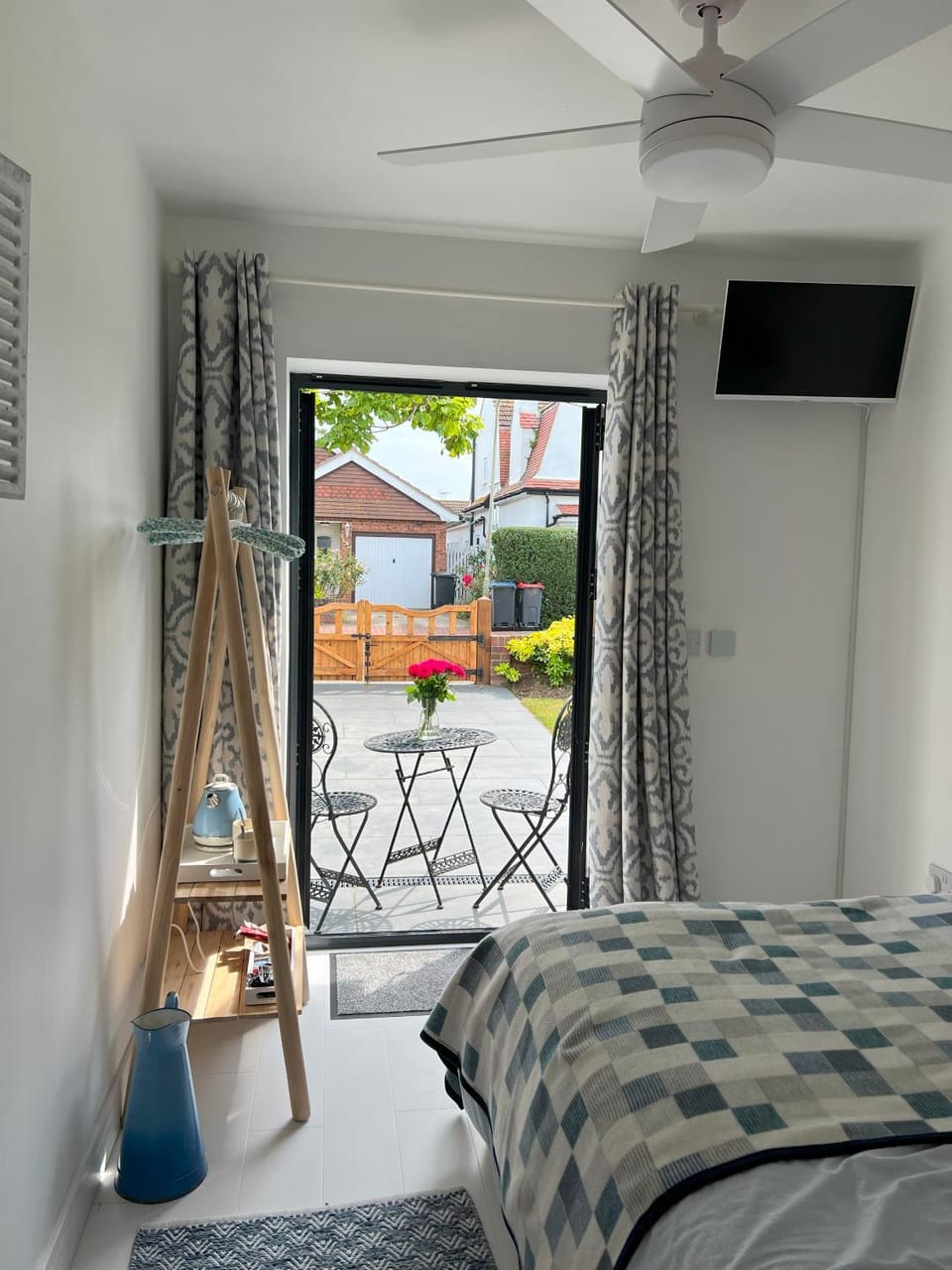 The Whitstable, Tankerton Bolt Hole - Double Room & Ensuite Apartment in Whitstable