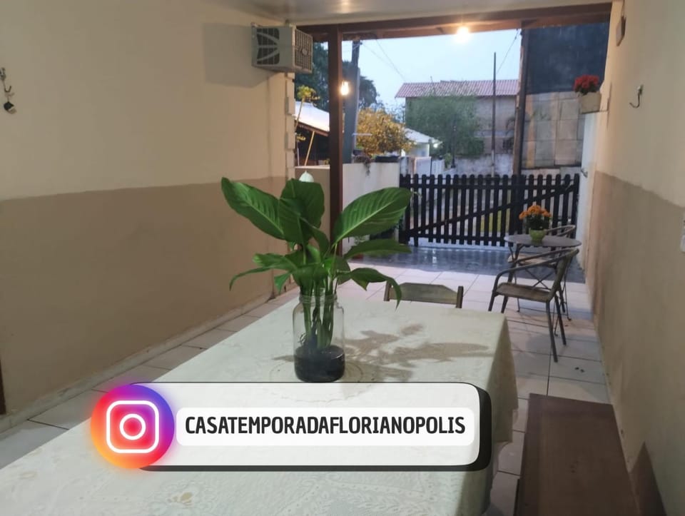 Property building, Patio, Balcony/Terrace, Living room, Meeting/conference room, Dinner