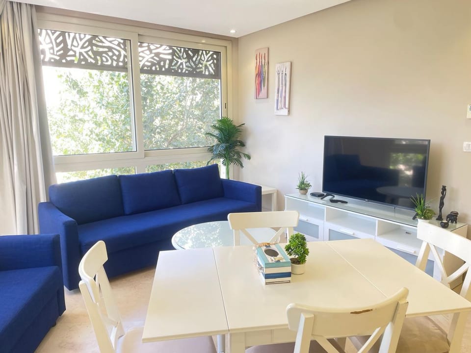 Communal lounge/ TV room, TV and multimedia, Living room, Seating area, Dining area, Evening entertainment