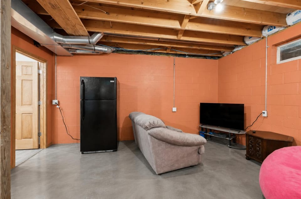 Communal lounge/ TV room, TV and multimedia, Seating area