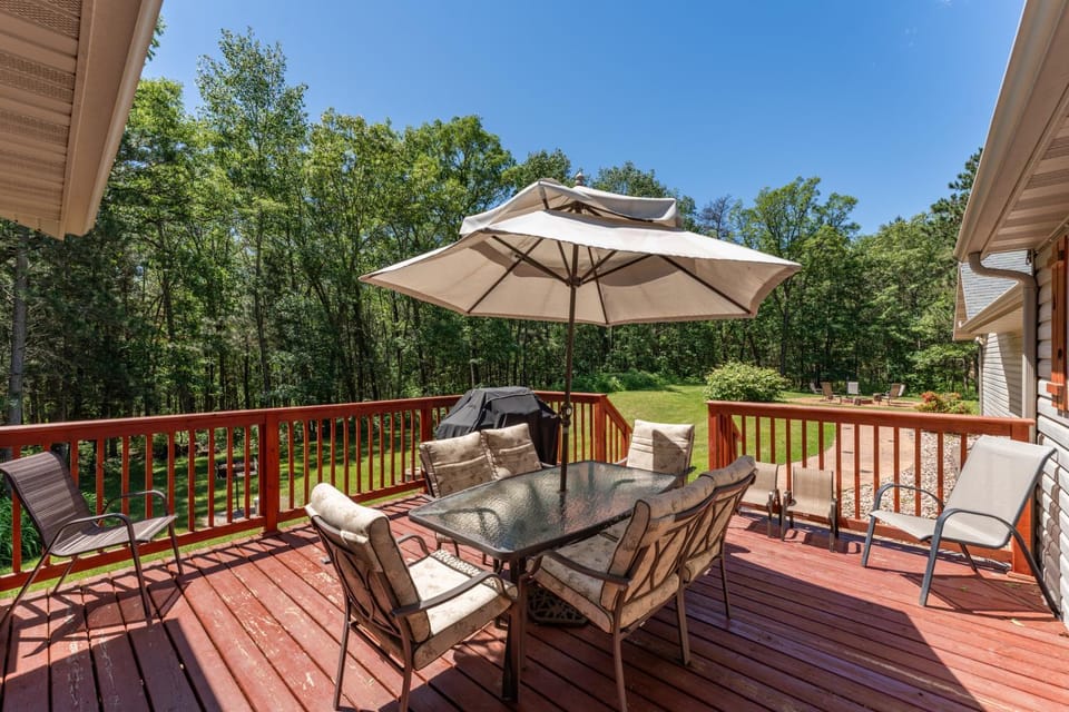 Patio, View (from property/room), Seating area, Dining area, Garden view