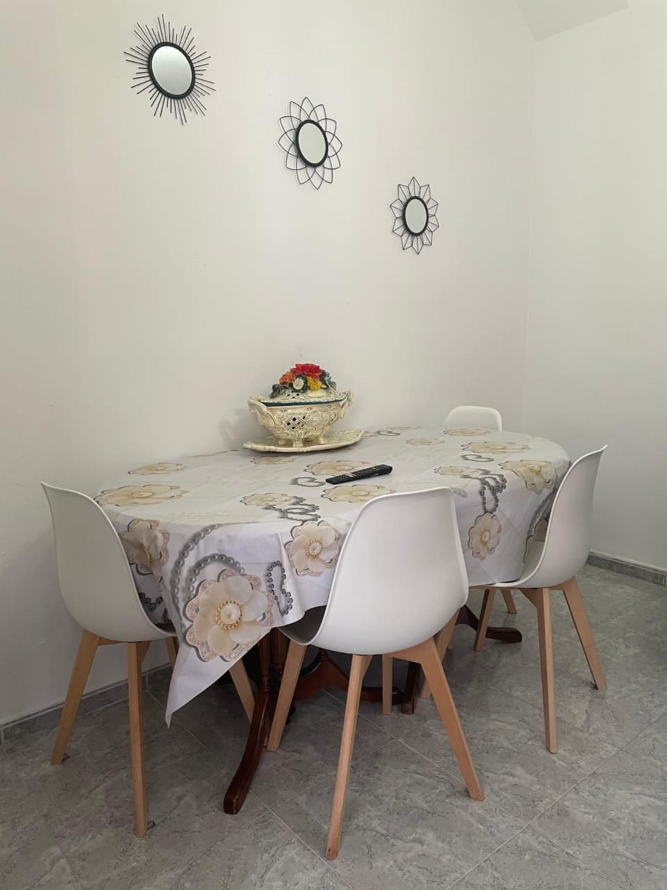 Dining area, Food
