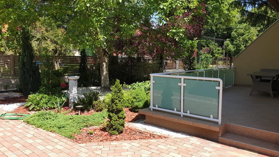 Patio, Garden