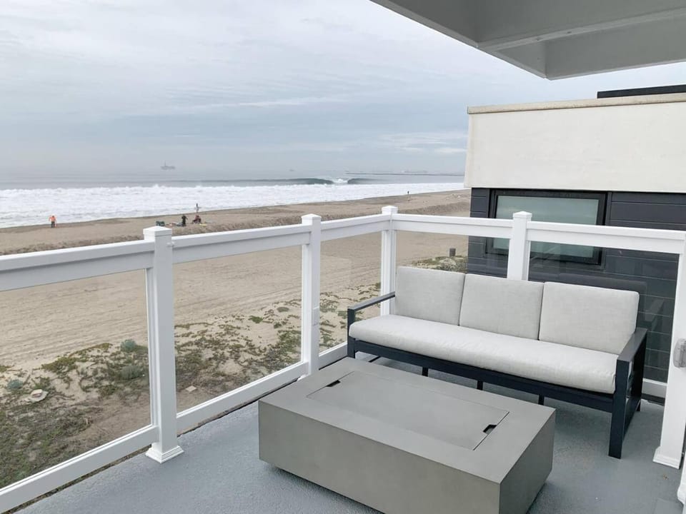 Oceanfront Penthouse On Sand - Epic Views/Sunsets! Apartment in Sunset Beach