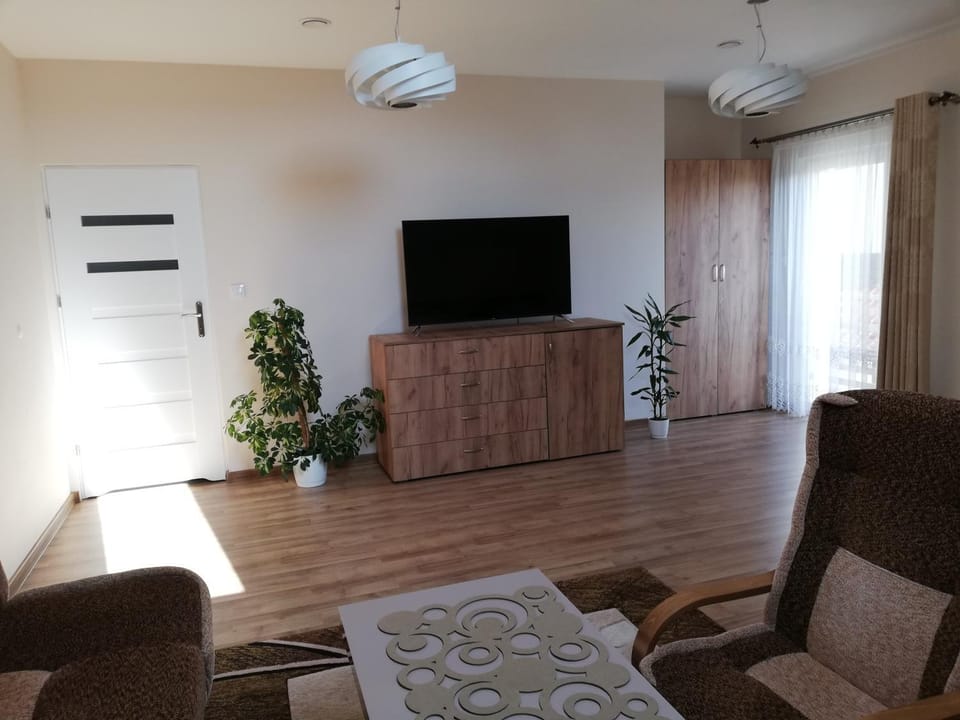 Communal lounge/ TV room, TV and multimedia, Living room, Seating area, Evening entertainment