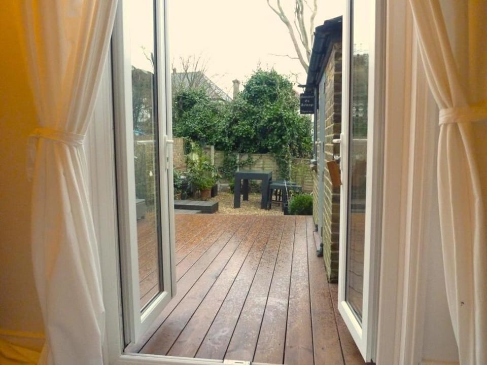 Seaside private garden Apartment in Southend-on-Sea