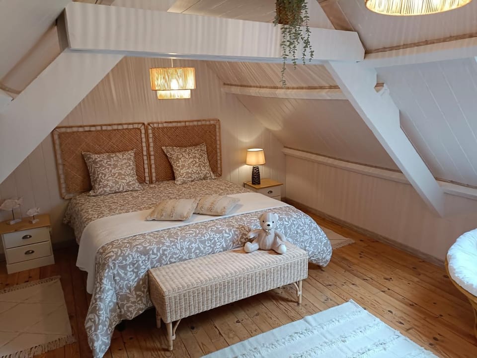 Bed, Photo of the whole room