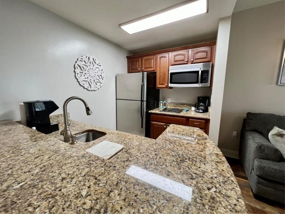 Kitchen or kitchenette, Dining area, Breakfast, dishwasher, minibar, stove, toaster